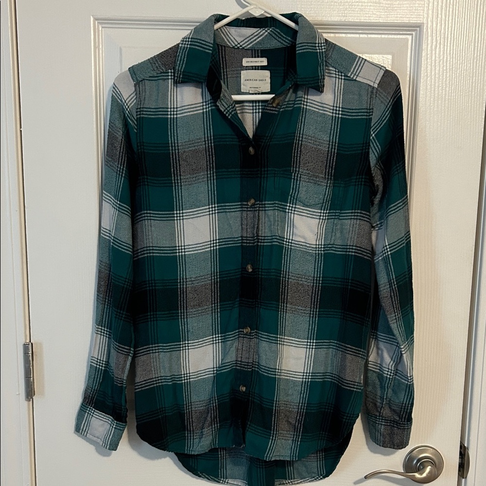 American Eagle Boyfriend Fit Green Plaid Button Up